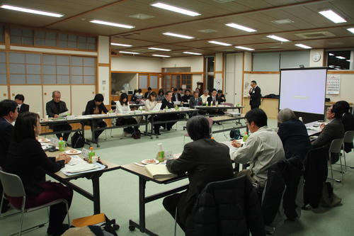 一般公開された総合戦略会議の様子の写真